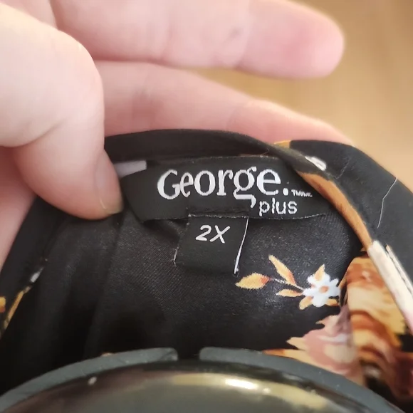 George Black Floral Robe - Picture 2 of 3